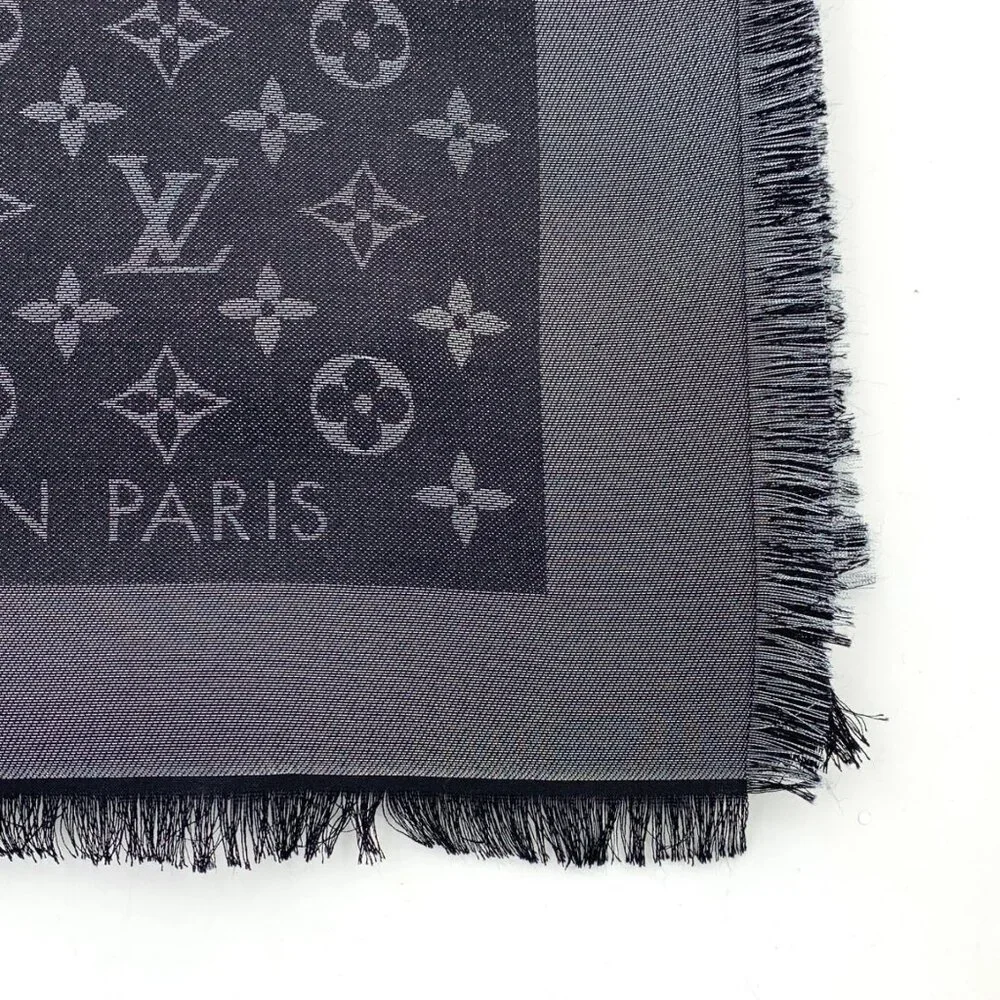 Louis Vuitton Monogram Shine silk scarf - Picture 4 of 9
